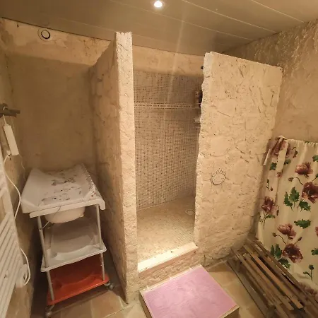 Grande maison dans la cité médiévale de Besse Esterno foto