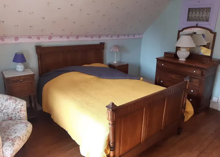 Grande maison dans la cité médiévale de Besse