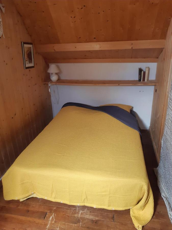 Grande Maison Dans La Cité Médiévale De *