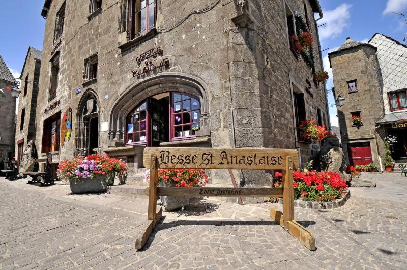 Holiday home Grande Maison Dans La Cite Medievale De